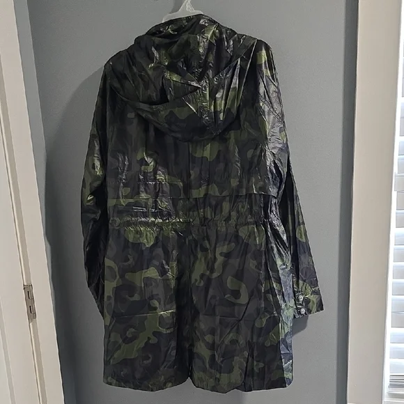 Anatomie Green and Black Trench Coat with Camouflage Design - Picture 10 of 16